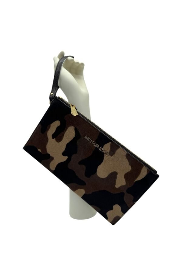 MICHAEL KORS  -  CLUTCH MARYLIN CAMO COW - Image 7